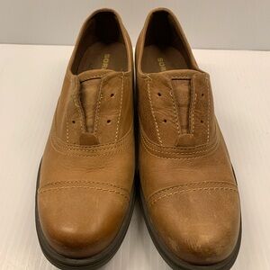 Sorel Major Oxford Camel Brown Cap Toe.  Laceless loafer slip on.